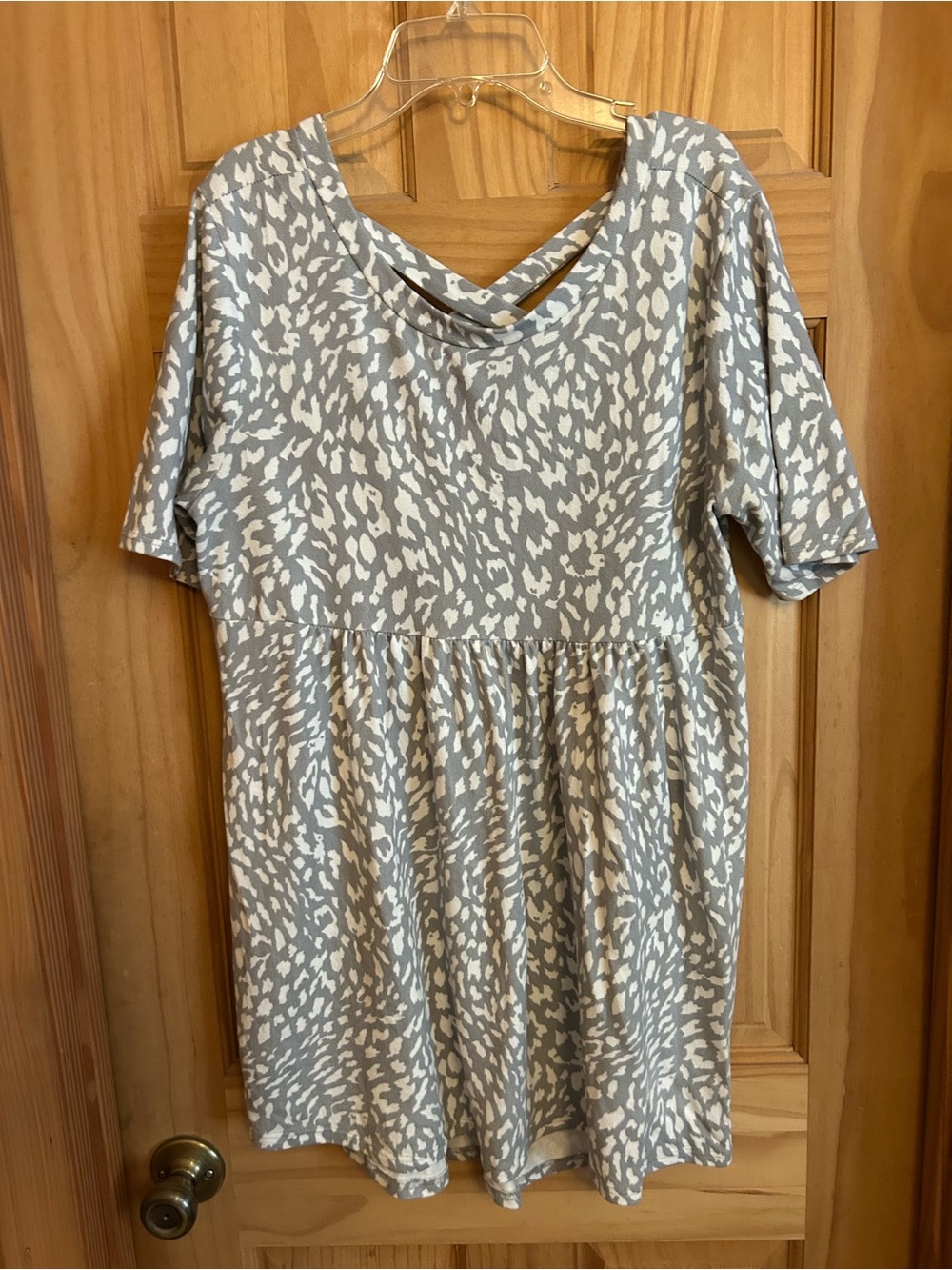 Casual Short Sleeve Animal Print Mini Dress in Gray & White
